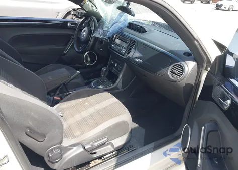 2013 Volkswagen Beetle 2.0T Turbo z USA, uszkodzony, nr VIN 3VWVT7AT7DM677674